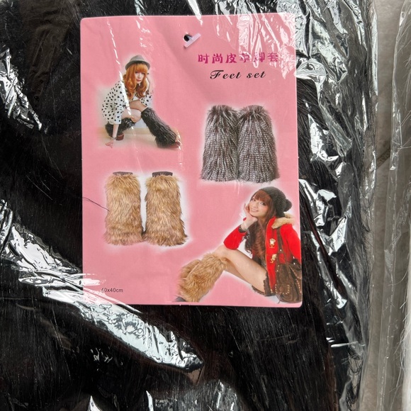 Faux fur in black - Picture 2 of 2